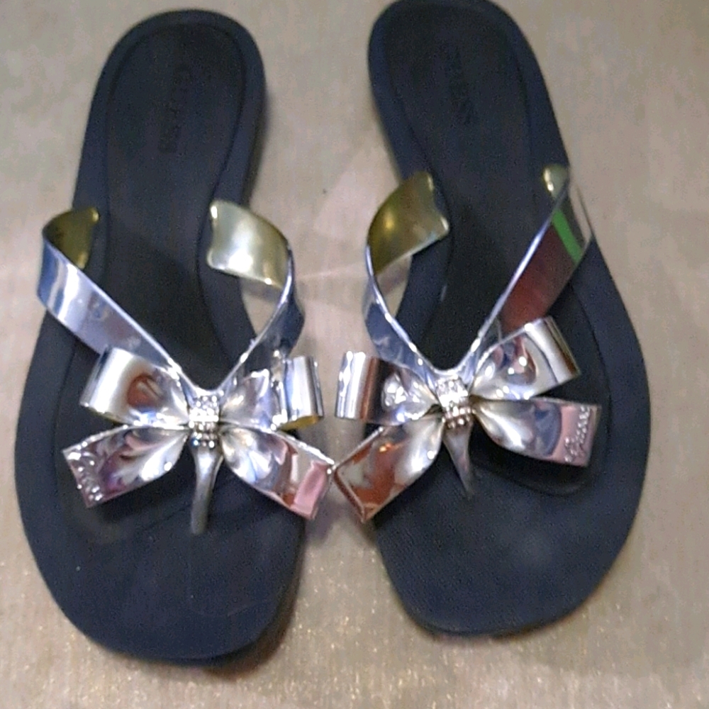 GUESS TUTU SANDAL / Color: METALLIC SILVER / Size: EUR 39/USA 8
